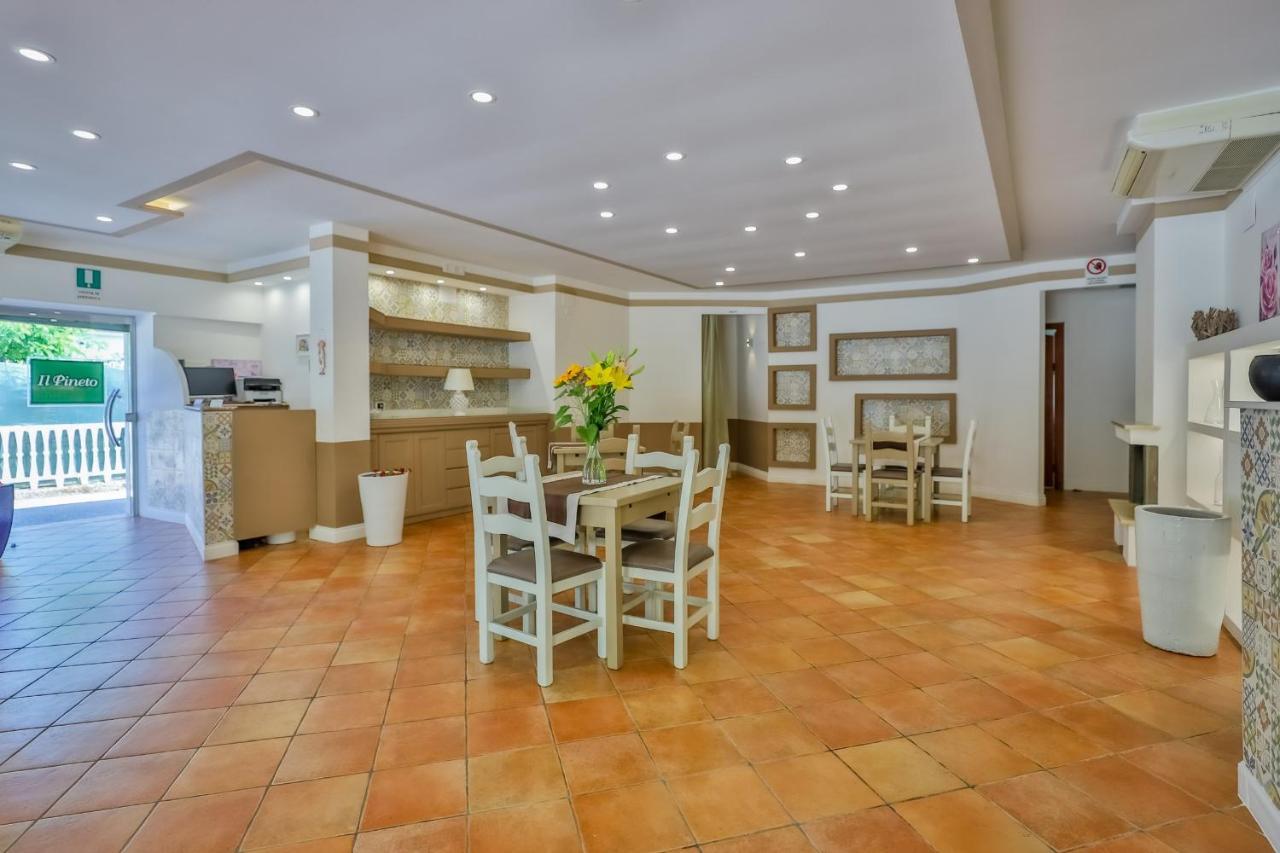 Il Pineto Paestum Food & Rooms מראה חיצוני תמונה